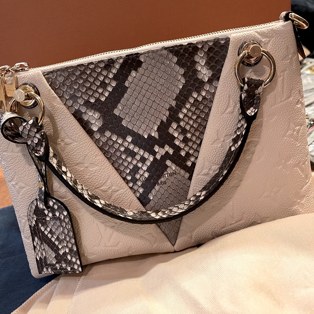 LV exclusive v tote BB